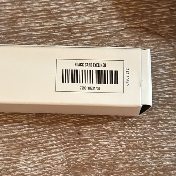 IL Makiage Black Card Liquid Eyeliner Ultra-Black Waterproof Liner- NIB - Picture 3 of 4